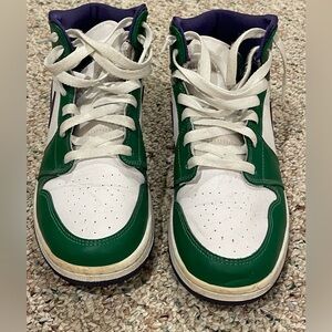 Nike Jordan 1 Mid-tops in hulk